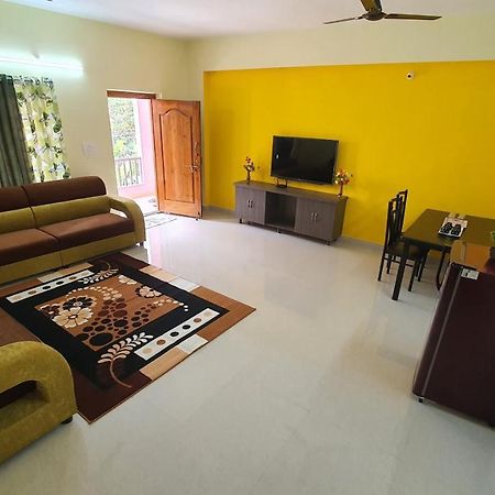 Tirupati Homestay - 2Bhk Ac Family Apartments Near Alipiri And Kapilatheertham - Walk To A2B Veg Restaurant - Wifi - Android Tv - Easy Access To Tirumala المظهر الخارجي الصورة