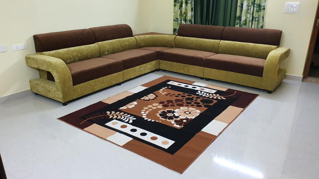 Tirupati Homestay - 2Bhk Ac Family Apartments Near Alipiri And Kapilatheertham - Walk To A2B Veg Restaurant - Wifi - Android Tv - Easy Access To Tirumala المظهر الخارجي الصورة