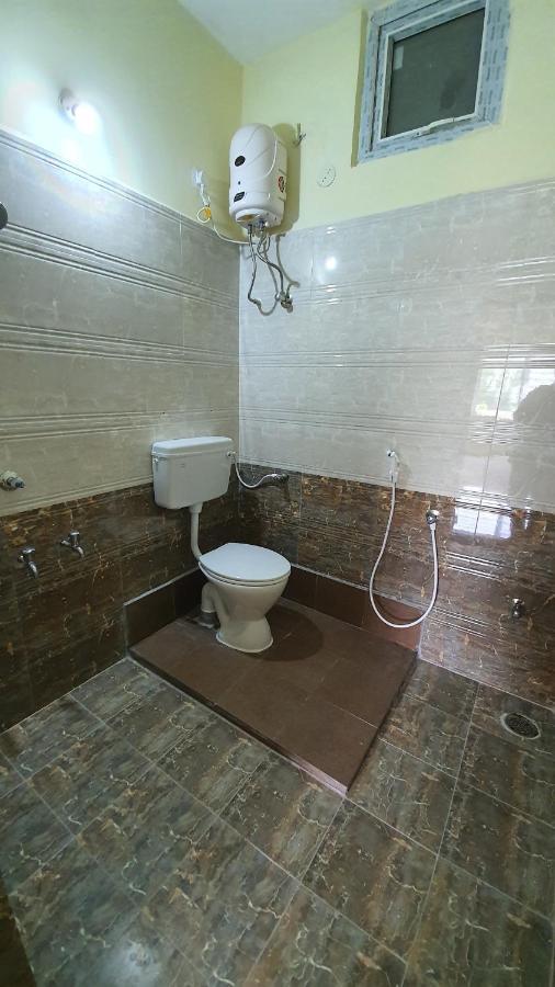 Tirupati Homestay - 2Bhk Ac Family Apartments Near Alipiri And Kapilatheertham - Walk To A2B Veg Restaurant - Wifi - Android Tv - Easy Access To Tirumala المظهر الخارجي الصورة
