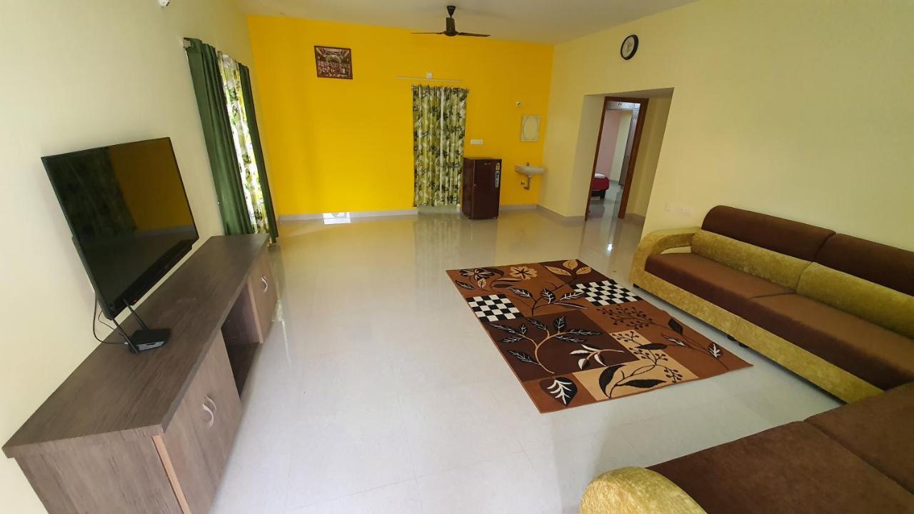 Tirupati Homestay - 2Bhk Ac Family Apartments Near Alipiri And Kapilatheertham - Walk To A2B Veg Restaurant - Wifi - Android Tv - Easy Access To Tirumala المظهر الخارجي الصورة