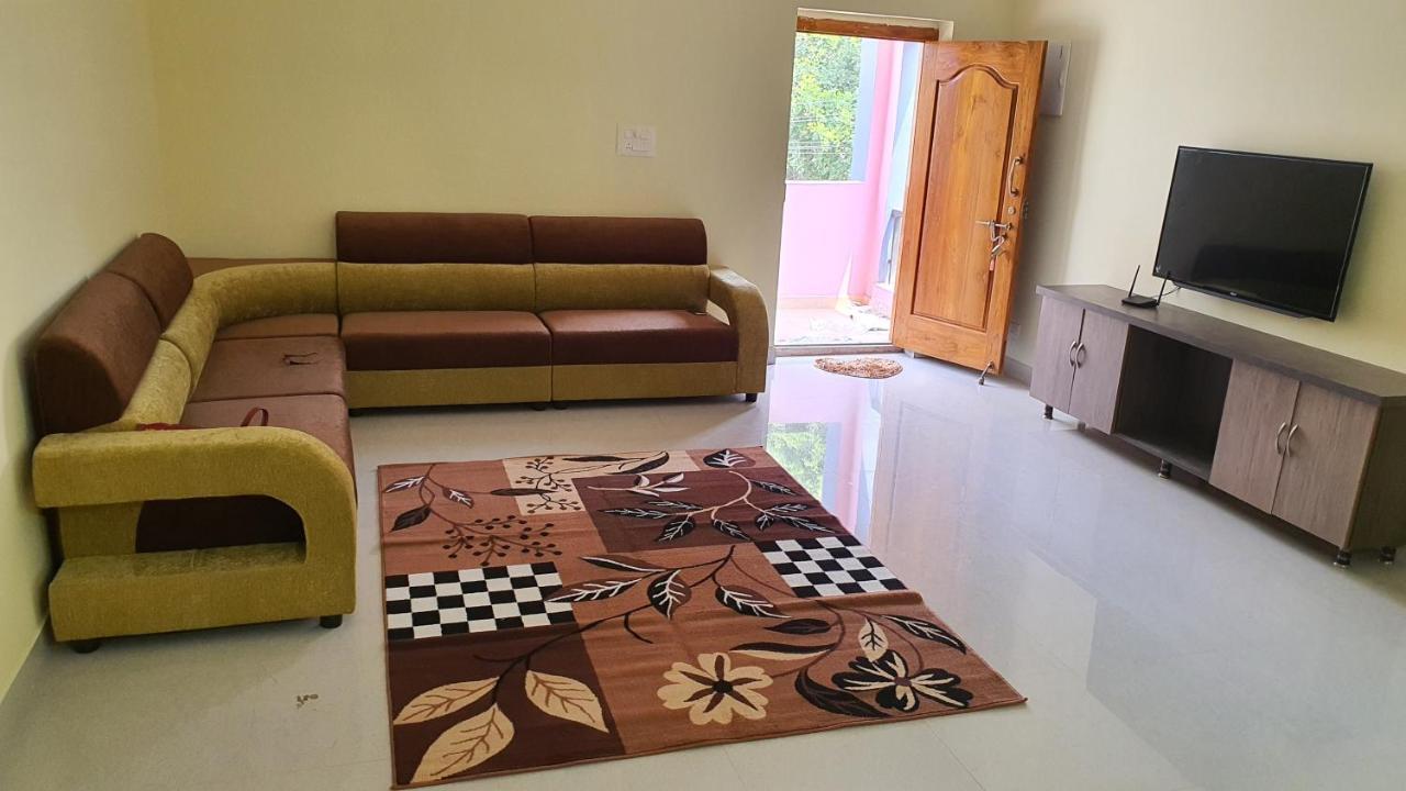 Tirupati Homestay - 2Bhk Ac Family Apartments Near Alipiri And Kapilatheertham - Walk To A2B Veg Restaurant - Wifi - Android Tv - Easy Access To Tirumala المظهر الخارجي الصورة
